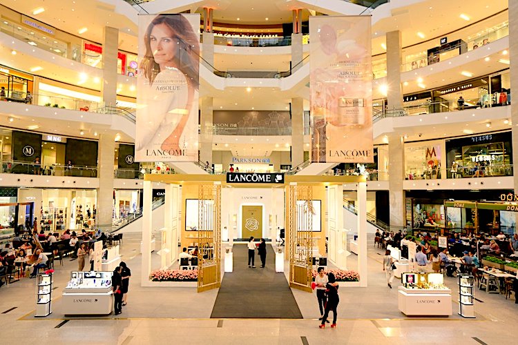 giant banner Malaysia