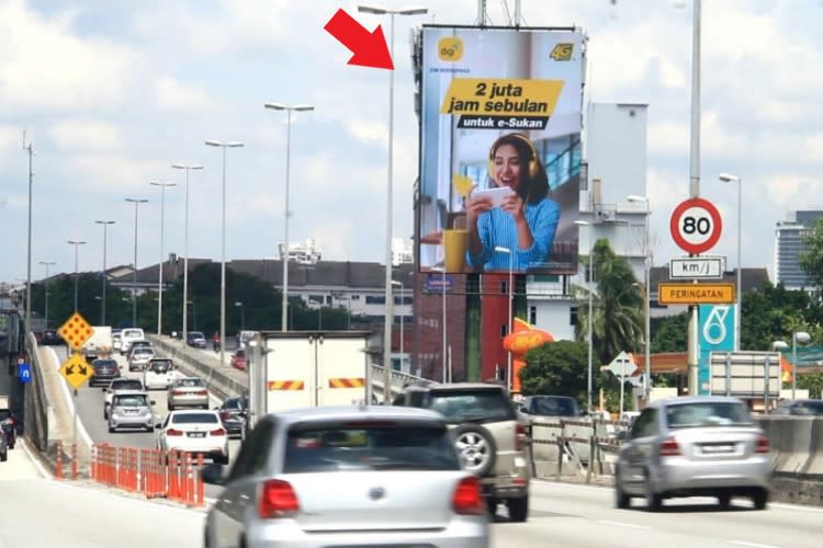 1 Panel Vertical Digital Screen Billboard at LDP Highway – SS 2 / Damansara Jaya, Petaling Jaya, Selangor (B)