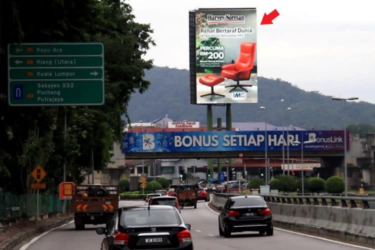 1 Panel Vertical Digital Screen Billboard at LDP Highway, Damansara Utama, Selangor (near 3 Damansara [B])