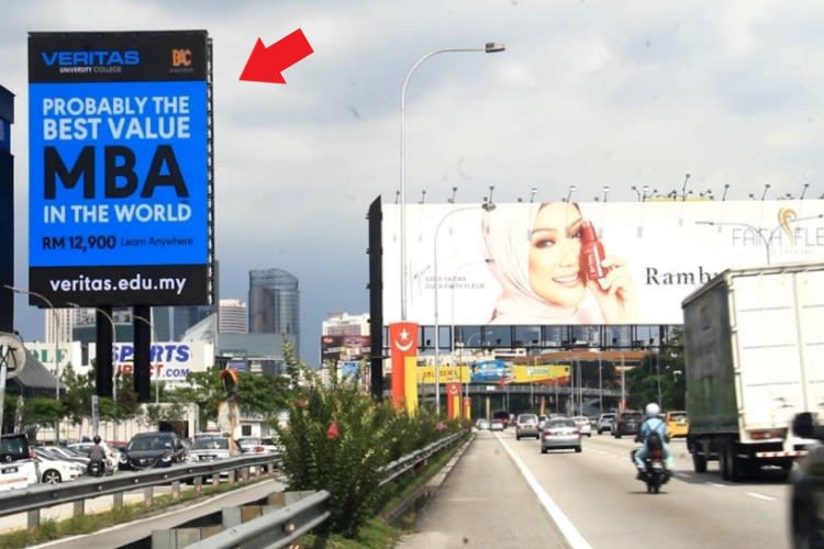 1 Panel Vertical Digital Screen Billboard at Federal Highway, Petaling Jaya, Selangor (in front of Menara Harvey Norman)