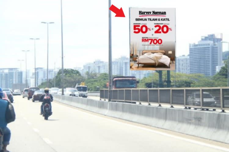 1 Sided Vertical Digital Screen Billboard at LDP Highway, Bandar Utama, Selangor (opposite 1 Utama [B])