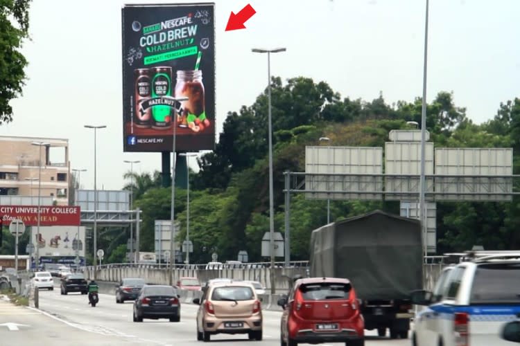 1 Sided Vertical Digital Screen Billboard at LDPKM4.9, TTDI, Kuala Lumpur (near One Utama)