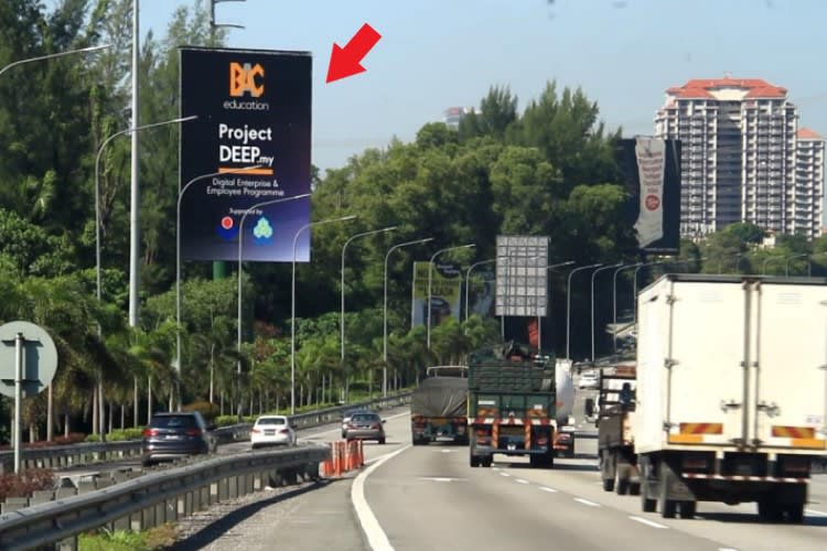 1 Panel Vertical Digital Screen Billboard at NKVE Highway, Petaling Jaya, Selangor (A)