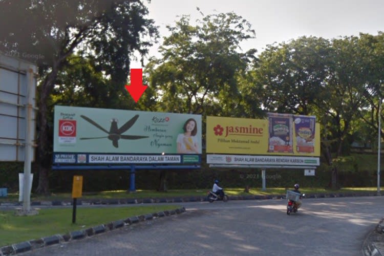 1 Sided Free Standing Billboard at Roundabout Kemajuan, Section 16, Shah Alam, Selangor