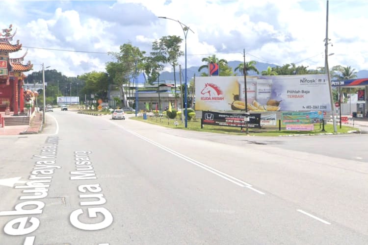1 Sided Free Standing Billboard at Jalan Ketari, Bentong, Pahang (opposite temple)