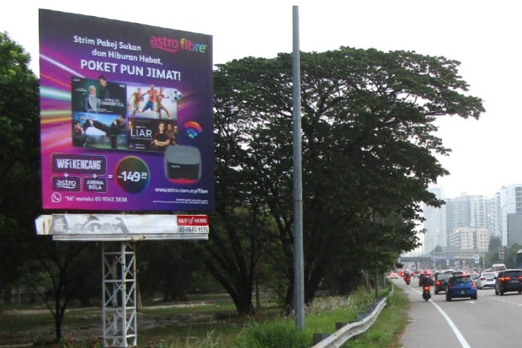 1 Sided Vertical Minipole Billboard at Tun Dr Lim Chong Eu Highway, Pulau Pinang, Penang (opposite Queensbay Mall)