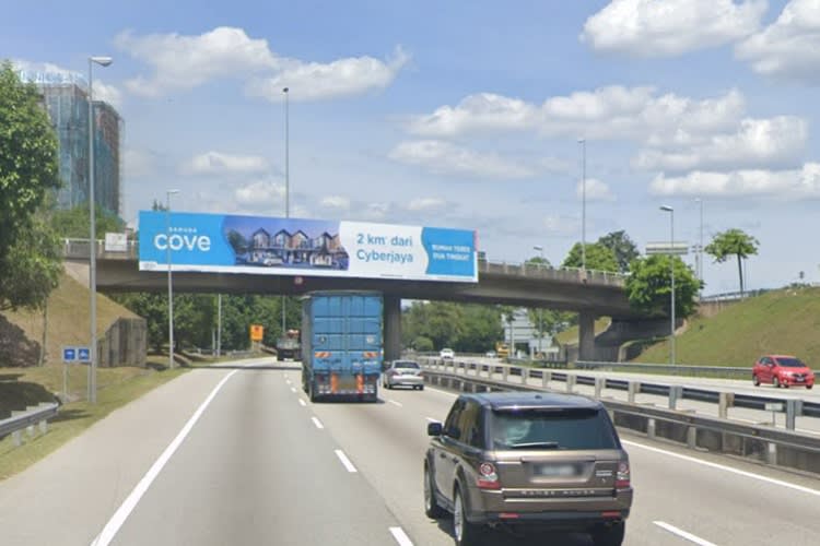 1 Sided Overhead Bridge Billboard at SKVE KM0.8, Serdang, Selangor (near Hospital Serdang to Kajang)