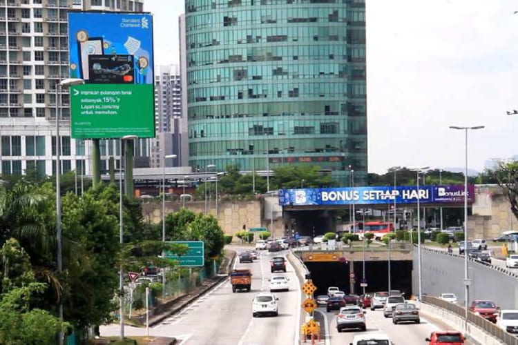 1 Panel Vertical Digital Screen Billboard at LDP Highway, Damansara Utama, Selangor (near 3 Damansara [A])