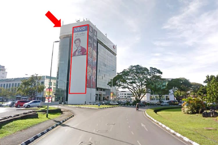 1 Sided Vertical Wall-Banner Billboard at Padungan Roundabout, Kuching, Sarawak (attached to Bangunan Binamas - HSBC Kuching building)