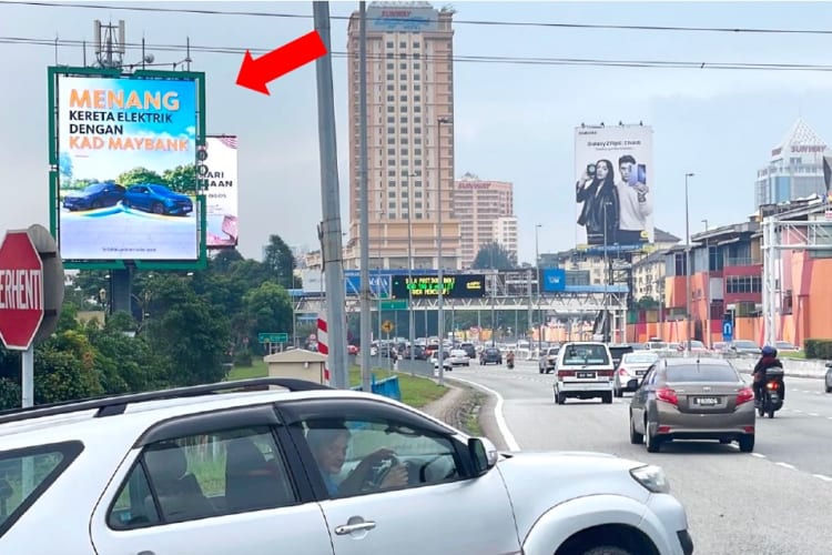 1 Sided Vertical Digital Screen Billboard at NPE Highway, Petaling Jaya, Selangor (near Sunway Pyramid)