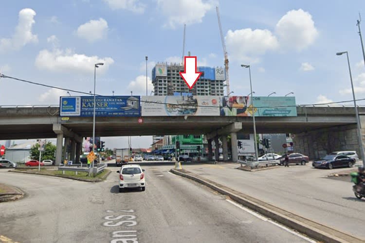1 Sided Overhead Bridge Billboard at LDP Highway KM10.55, Petaling Jaya, Selangor (at Taman Bahagia Intersection [B])