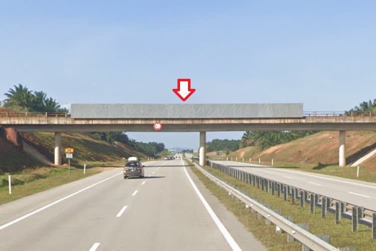 East Coast Expressway KM 271 near Exit to Cheneh, Chukai, Terengganu