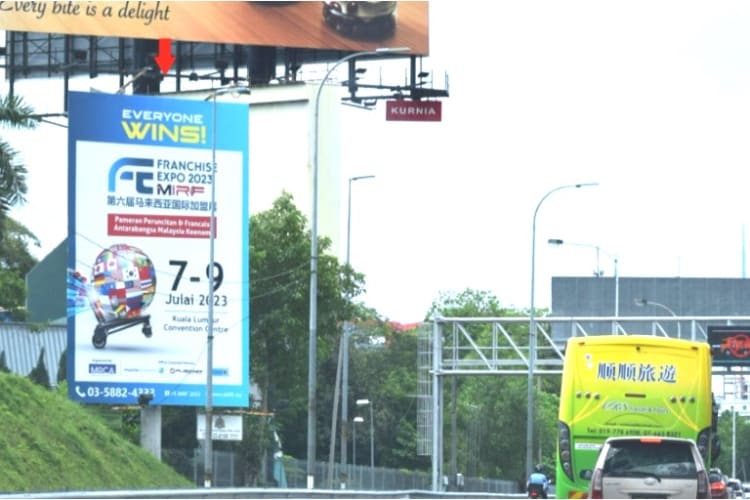 1 Sided Vertical Minipole Billboard at Federal Highway, Petaling Jaya, Selangor (near interchange to Taman Jaya)