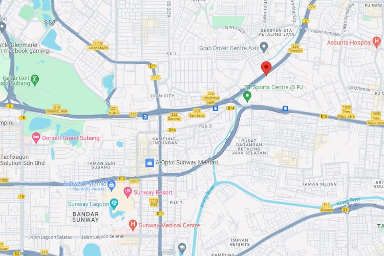 Federal Highway, Petaling Jaya, Selangor (beside Sungai Penchala opposite Avon Building)