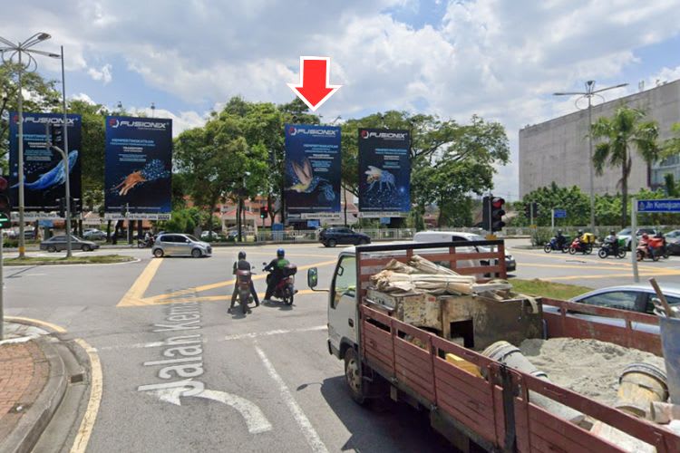 1 Panel Vertical Minipole Billboard at Jalan Semangat / Jalan Professor Khoo Kay Kim, Petaling Jaya, Selangor (traffic light junction near Jaya Shopping Center)