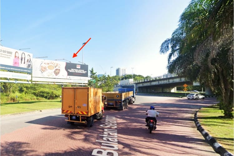 1 Panel Free Standing Billboard at Bulatan Selangor, Seksyen 15, Shah Alam, Selangor (towards Federal Highway)