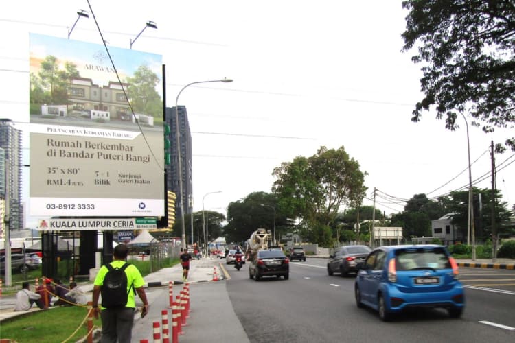 1 Panel Vertical Minipole Billboard at Jalan Ampang, Kuala Lumpur (near Gleneagle Hospital and Great Eastern Mall)