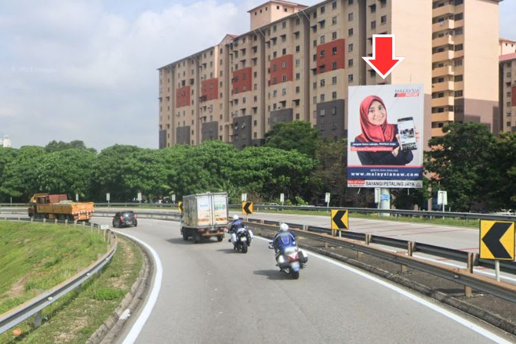 1 Sided Vertical Minipole Billboard at Subang Jaya Toll Interchange, Petaling Jaya, Selangor (towards NKVE Highway)