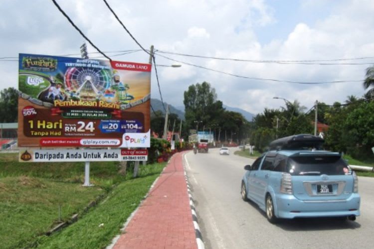 Jalan Pahang, Kuala Kubu Bharu, Selangor (near Masjid Jamek Ar-Rahimah & mini stadium Kuala Kubu Bharu)