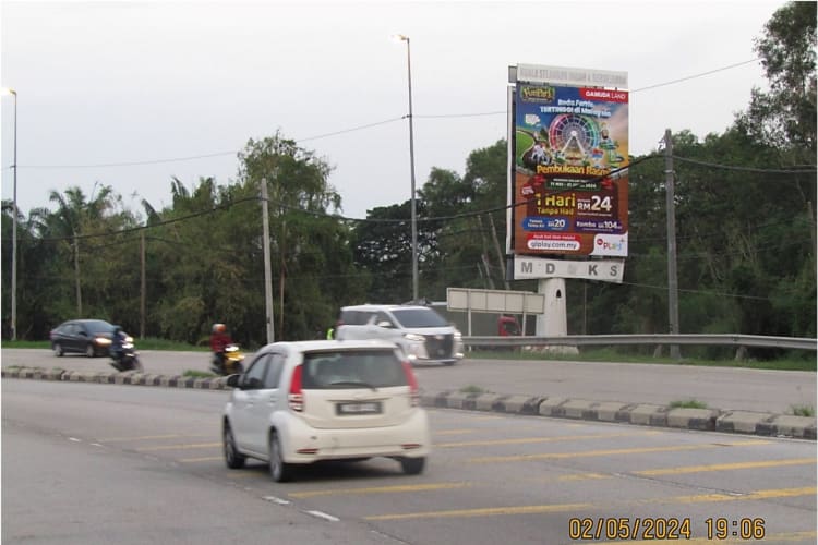 Vertical Minipole Billboard at Jalan Kapar / Jalan Klang - Teluk Intan, Kuala Selangor, Selangor (near Lotus's Kuala Selangor)