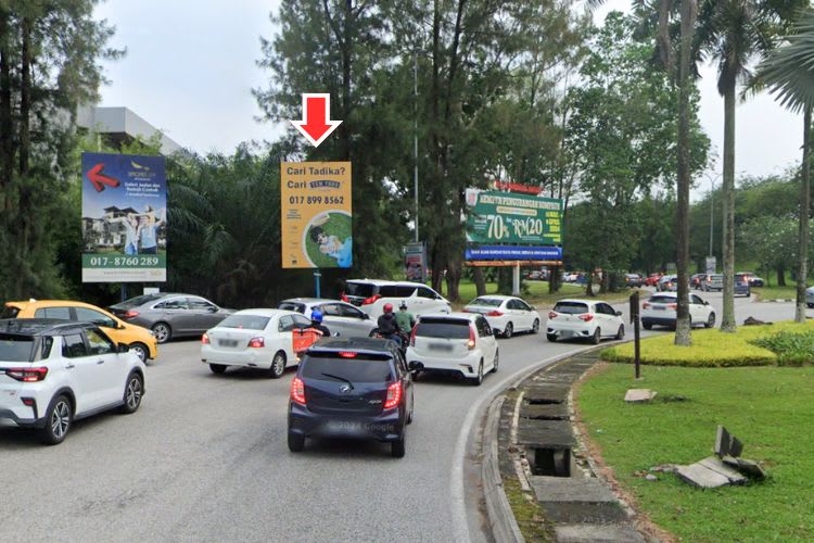 1 Panel Vertical Minipole Billboard at Kota Kemuning 2nd Roundabout, Shah Alam, Selangor
