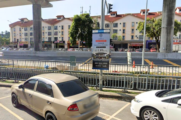 18 Panel Fixed Panel Street Bunting Billboard at Jalan Plumbum R7/R, Shah Alam, Selangor (infront Storehouses)