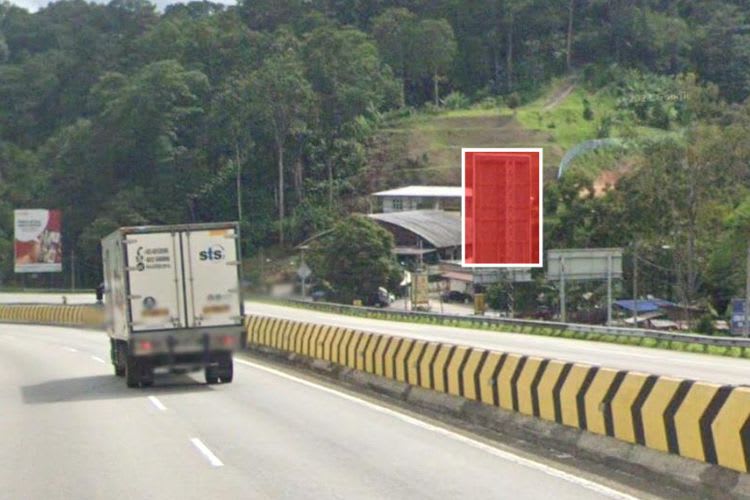 1 Sided Vertical Minipole Billboard at Karak Expressway KM 42.5, Bentong, Pahang (near Bukit Tinggi Police station)