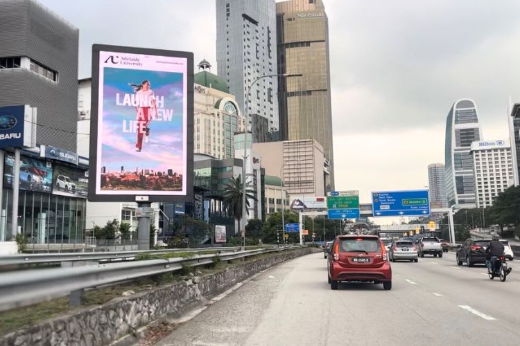 1 Panel Vertical Digital Screen Billboard at Federal Highway, Petaling Jaya, Selangor (before Sheraton PJ)