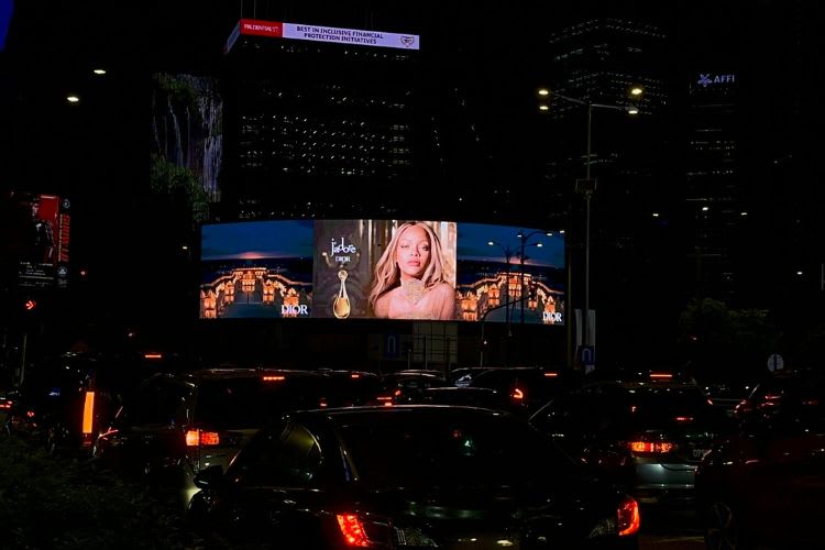 Horizontal Digital Screen Billboard at Jalan Imbi / Jalan Sultan Ismail, Kuala Lumpur (near Berjaya Times Square & Park Royal)