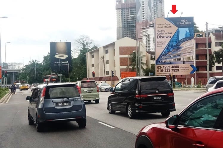 1 Sided Vertical Minipole Billboard at Jalan Ampang, Kuala Lumpur (next to Gleneagles Hospital)