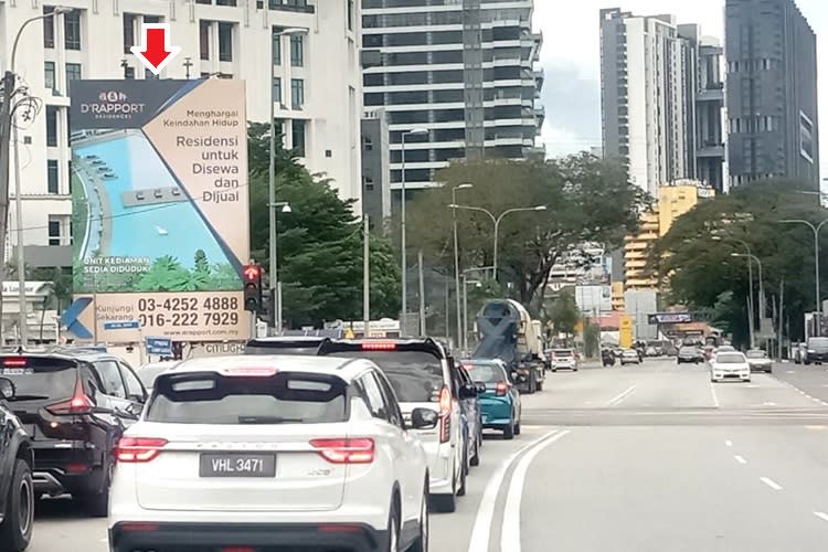 1 Sided Vertical Minipole Billboard at Jalan Ampang, Kuala Lumpur (next to Gleneagles Hospital)
