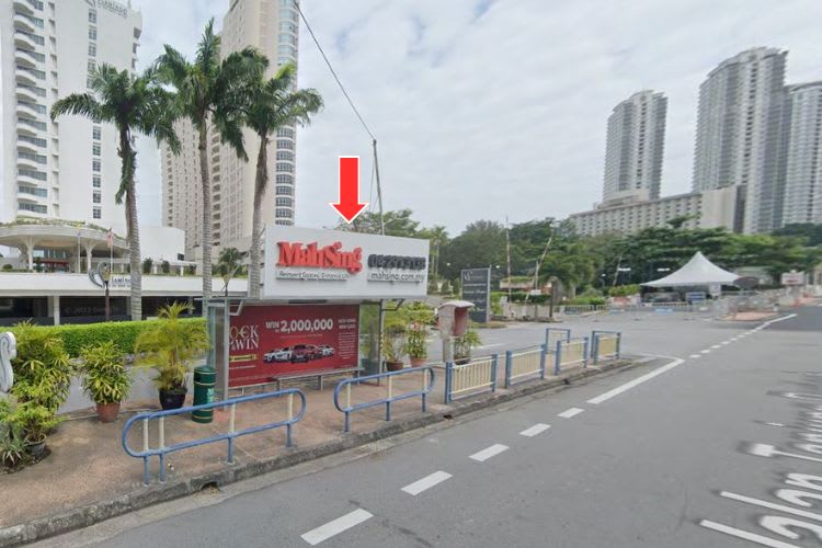 6 Panel Bus Shelter Billboard at Jalan Tanjung Bungah, Tanjung Bungah, Penang (4 panels, 2 side panels)