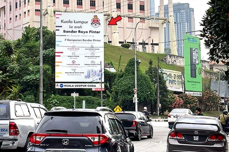 1 Sided Vertical Minipole Billboard at Jalan Pantai Baharu, Kuala Lumpur (near University Malaya)