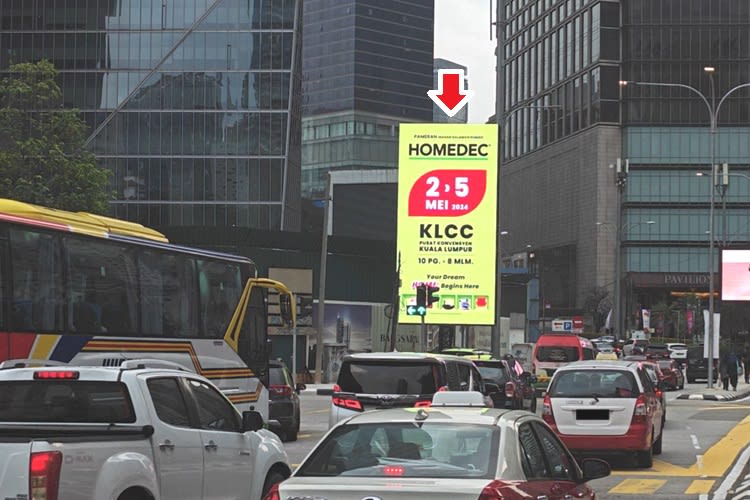 1 Panel Vertical Digital Screen Billboard at Jalan Bukit Bintang / Jalan Imbi, Kuala Lumpur (near Pavillion KL)