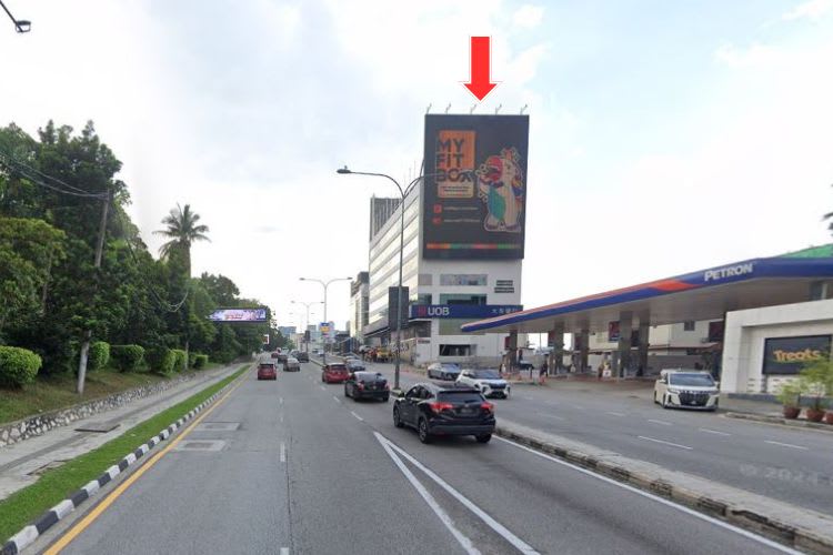 1 Panel Vertical Digital Screen Billboard at Bangsaria, Jalan Maarof, Kuala Lumpur (attached to UOB Bangsar Building)