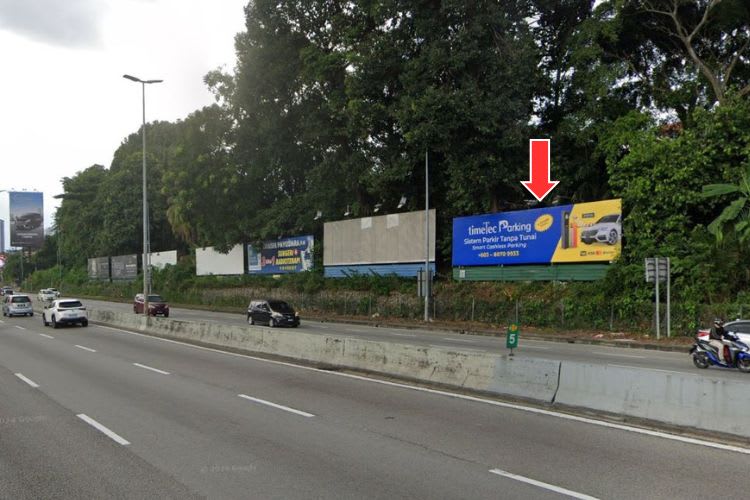 1 Panel Free Standing Billboard at LDP Highway, Petaling Jaya, Selangor (near 1 Utama Shopping Centre)