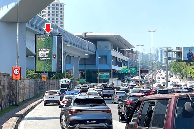 1 Panel Vertical Digital Screen Billboard at LDP - Damansara Utama/Bandar Utama, Petaling Jaya, Selangor (near One World)