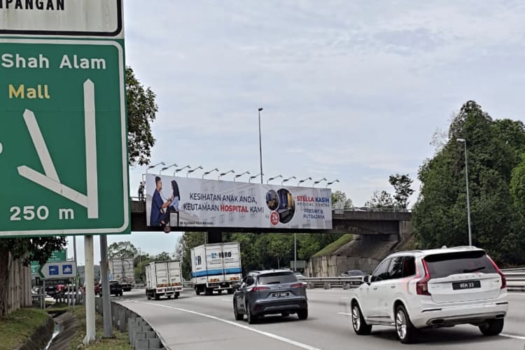 1 Sided Overhead Bridge Billboard at SKVE KM0.8, Serdang, Selangor (near Serdang Hospital to Putrajaya)