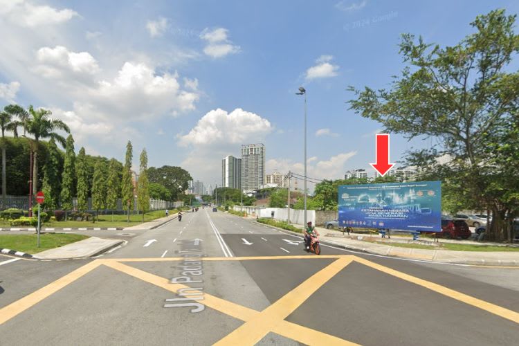 Jalan Semarak, Kuala Lumpur (in front main entrance MINDEF)