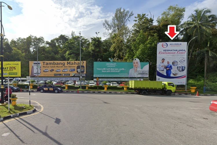 1 Panel Vertical Minipole Billboard at Persiaran Putra, Langkawi, Kedah (infront Jetty Point