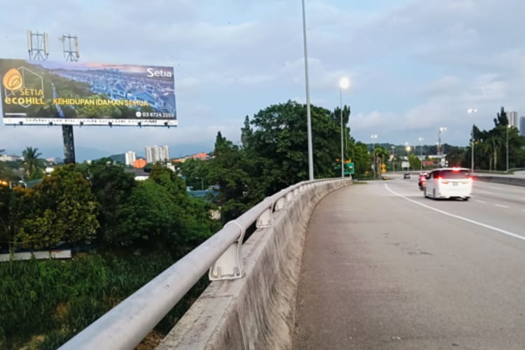 1 Panel Horizontal Unipole Billboard at SILK KM21.9, Kajang, Selangor (in between Kajang and Bangi)