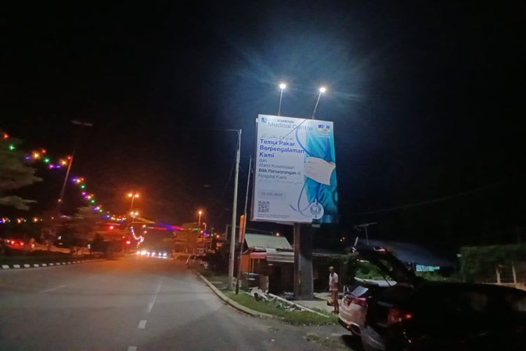 Night View - Vertical Minipole Billboard at Jalan Temerloh - Mentakab, Temerloh, Pahang (at traffic light junction to Temerloh / ECE / Mentakab)