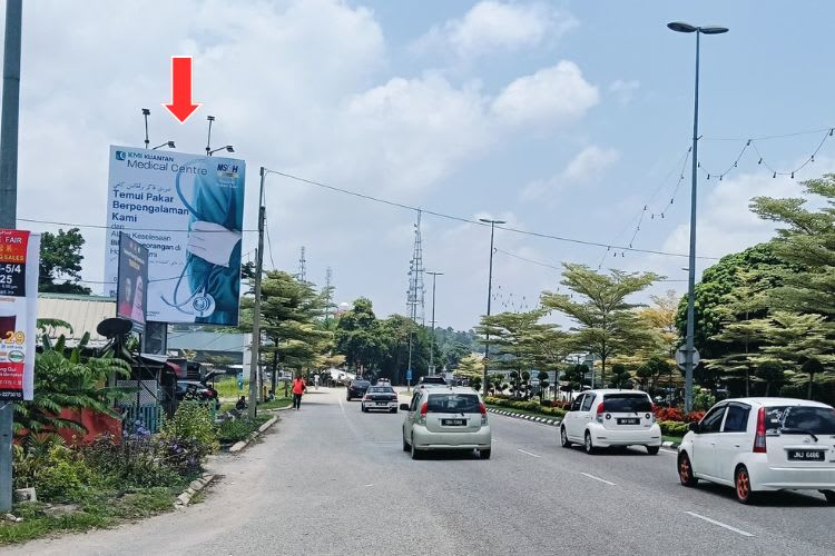 Day View - Vertical Minipole Billboard at Jalan Temerloh - Mentakab, Pahang (at traffic light junction to Mentakab)