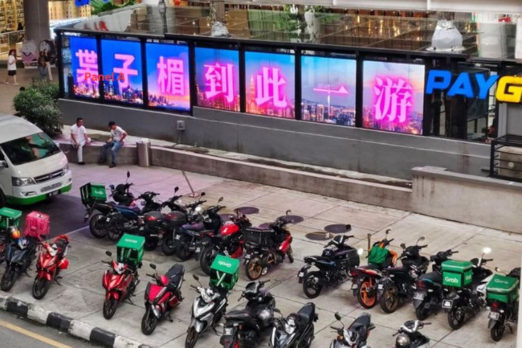 Jalan Sultan Ismail, Kuala Lumpur (near Lot 10 & Bukit Bintang Monorel Station)