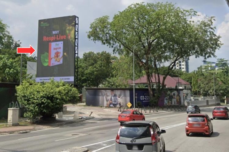1 Panel Vertical Digital Screen Billboard at Jalan Bangsar, Kuala Lumpur (next to KL Sentral)