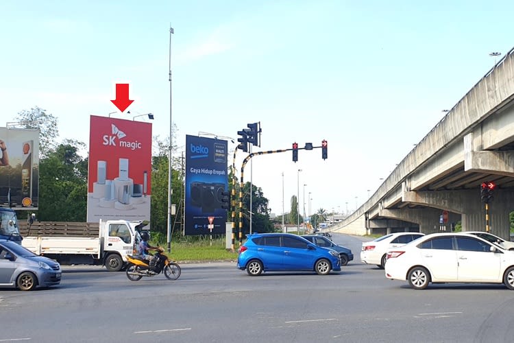 Vertical Minipole Billboard at Jalan Penrissen / Jalan Tan Sri Datuk Amar Wee Boon Ping, Kuching, Sarawak
