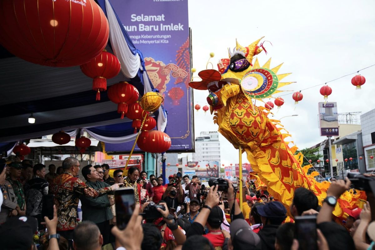 iklan billboard Cap Go Meh festival budaya indonesia