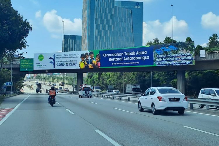 1 Sided Overhead Bridge Billboard at SKVE KM2.8, Serdang, Selangor (near IOI City Mall [A])