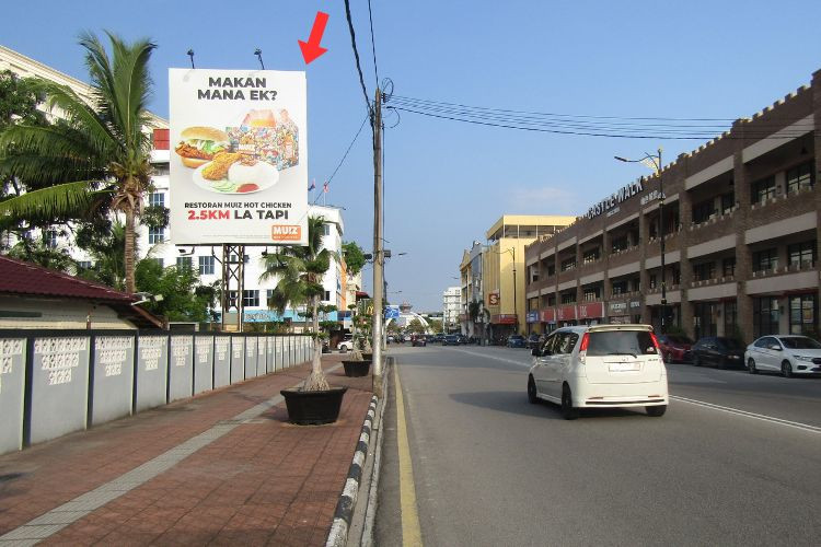 1 Sided Vertical Minipole Billboard at Jalan Sulaiman, Muar, Johor (beside Indian temple to roundabout)