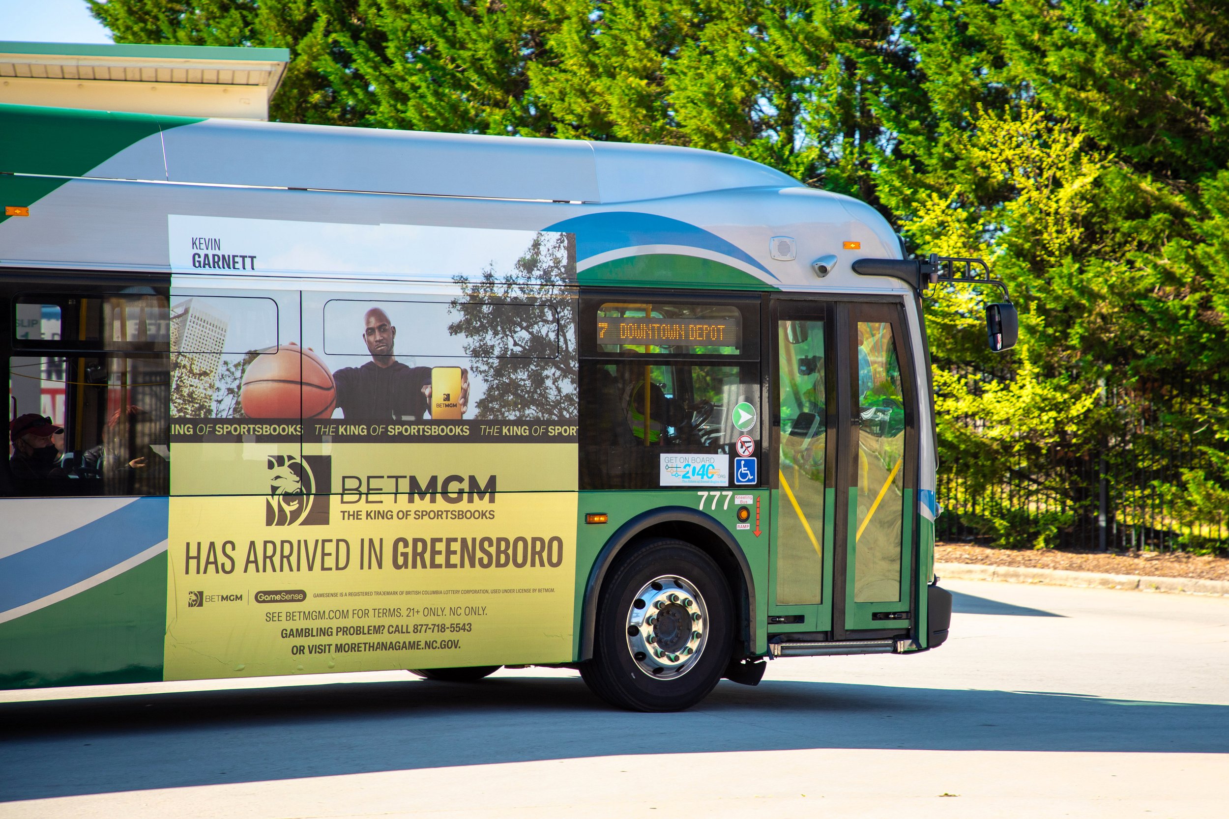 transit advertising di Indonesia